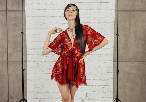 Comment créer une tenue de soirée élégante avec des pièces vintage?